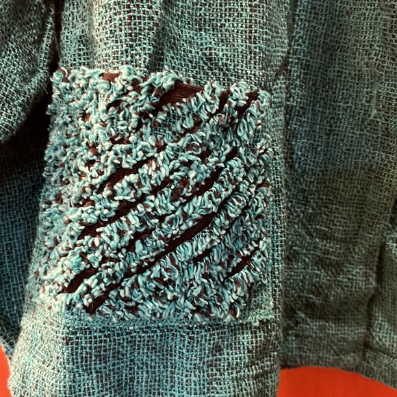 Teal cropped jacket. 100% cotton. Textured pockets and back design Sz medium - Picture 2 of 4